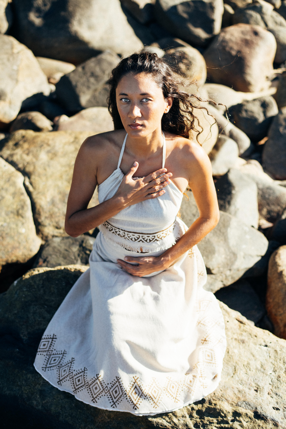 This Light Halter top is made of 100% organic raw cotton and features an adjustable halter neckline. 