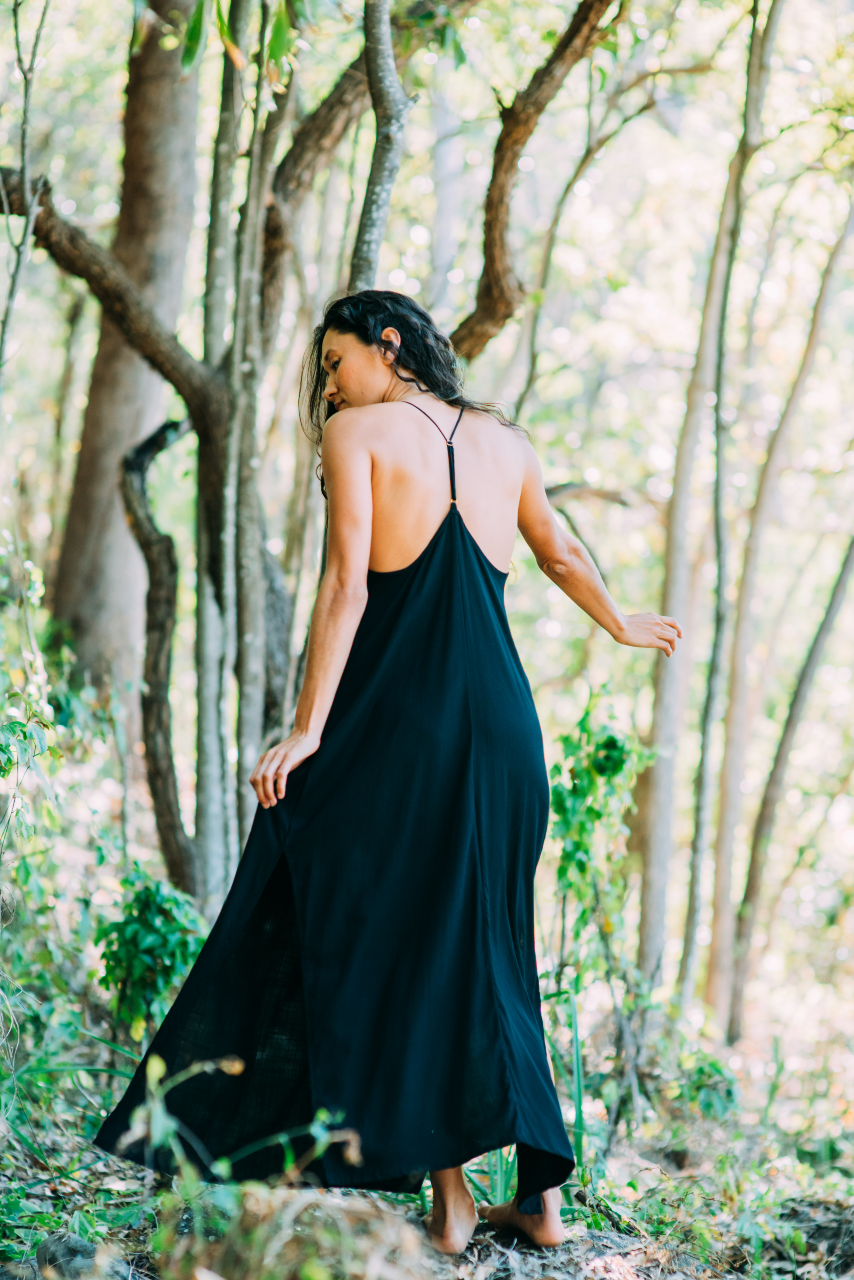 This boho maxi dress features a blend of linen and rayon for a comfortable and stylish fit. It is ethically handcrafted in Bali,